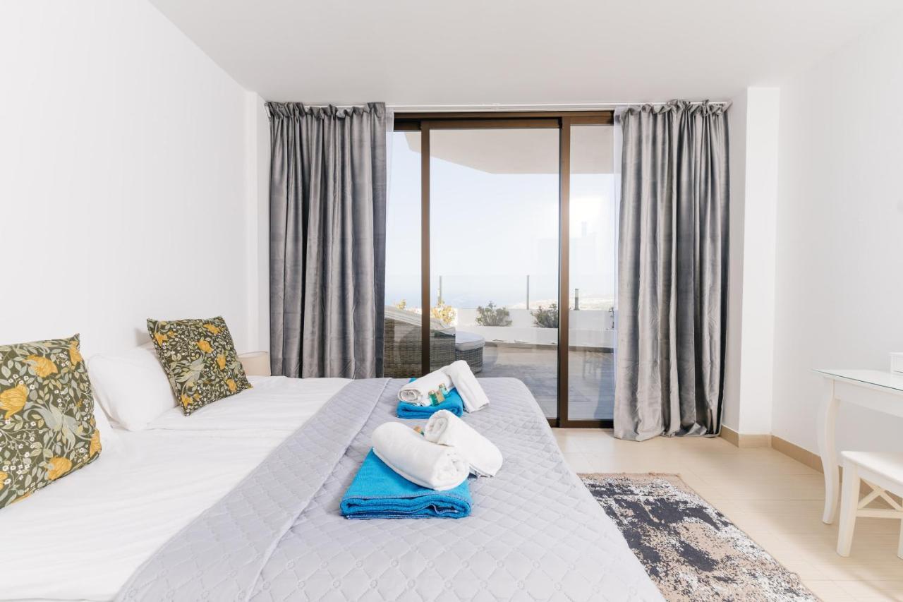 Sunset White Villa - Ocean View, Jakuzzi, Heated Pool, Air-Conditioning, Grill Playa de las Americas  Bagian luar foto