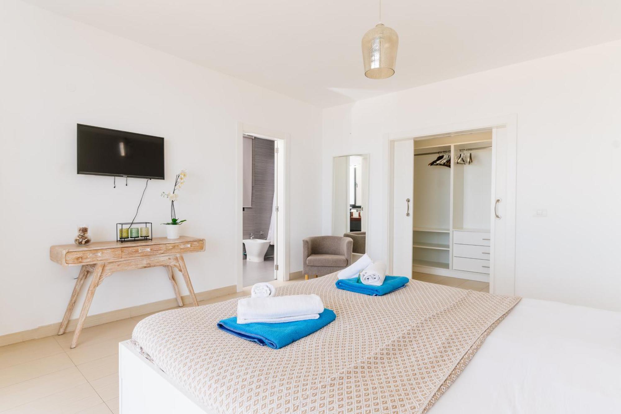 Sunset White Villa - Ocean View, Jakuzzi, Heated Pool, Air-Conditioning, Grill Playa de las Americas  Bagian luar foto