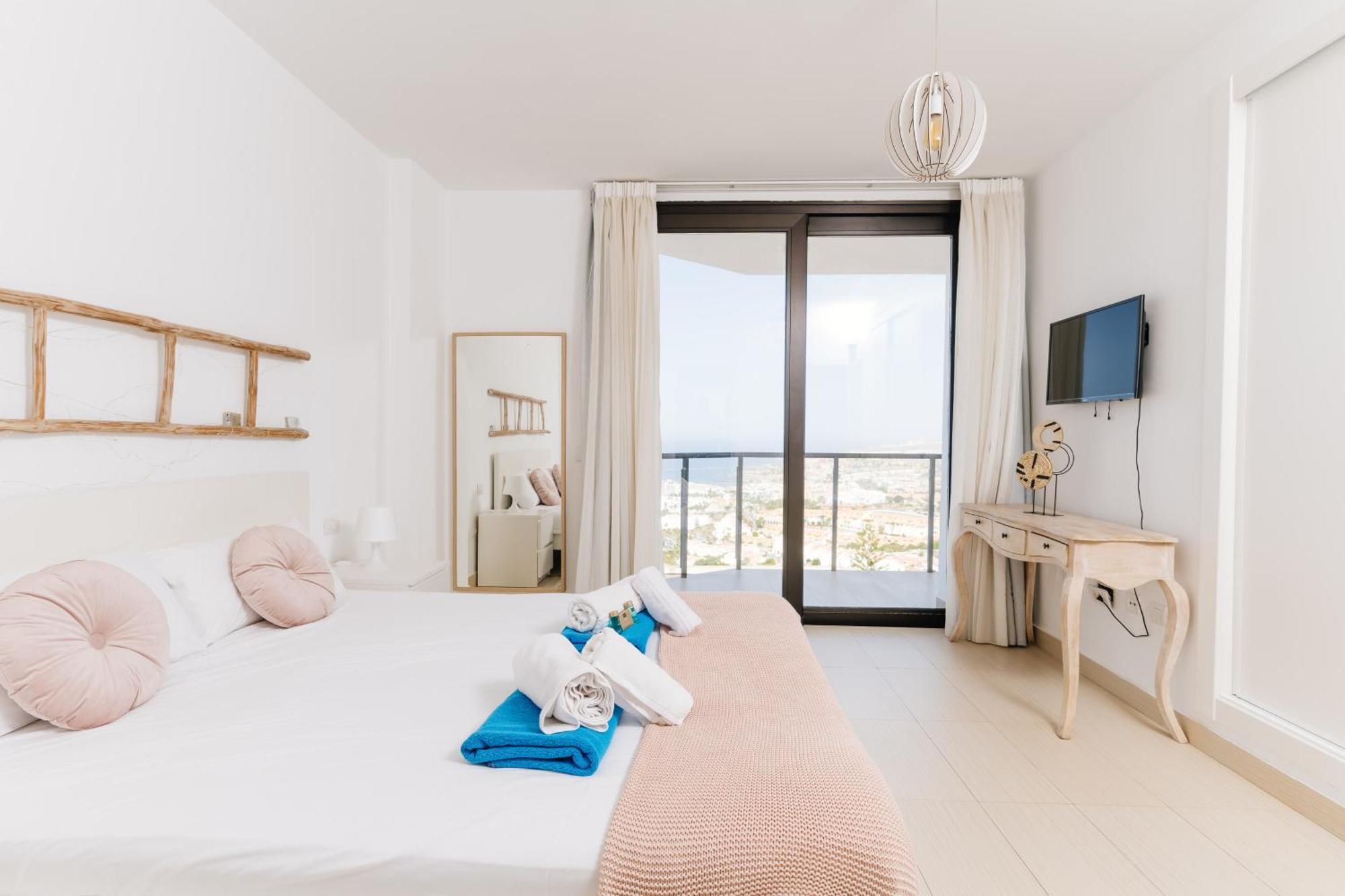 Sunset White Villa - Ocean View, Jakuzzi, Heated Pool, Air-Conditioning, Grill Playa de las Americas  Bagian luar foto