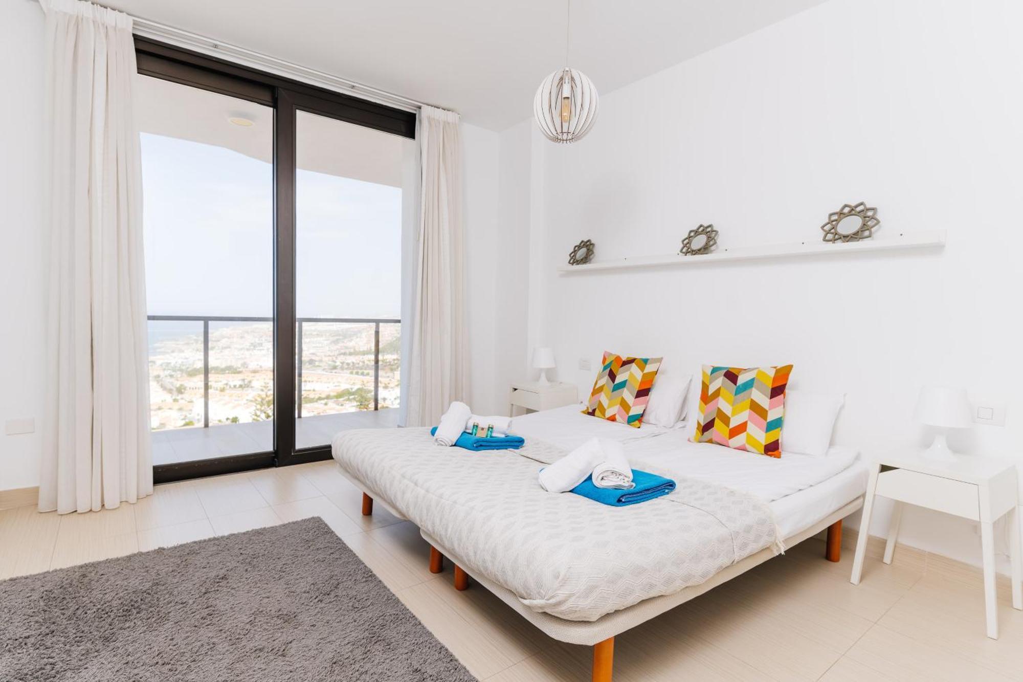Sunset White Villa - Ocean View, Jakuzzi, Heated Pool, Air-Conditioning, Grill Playa de las Americas  Bagian luar foto
