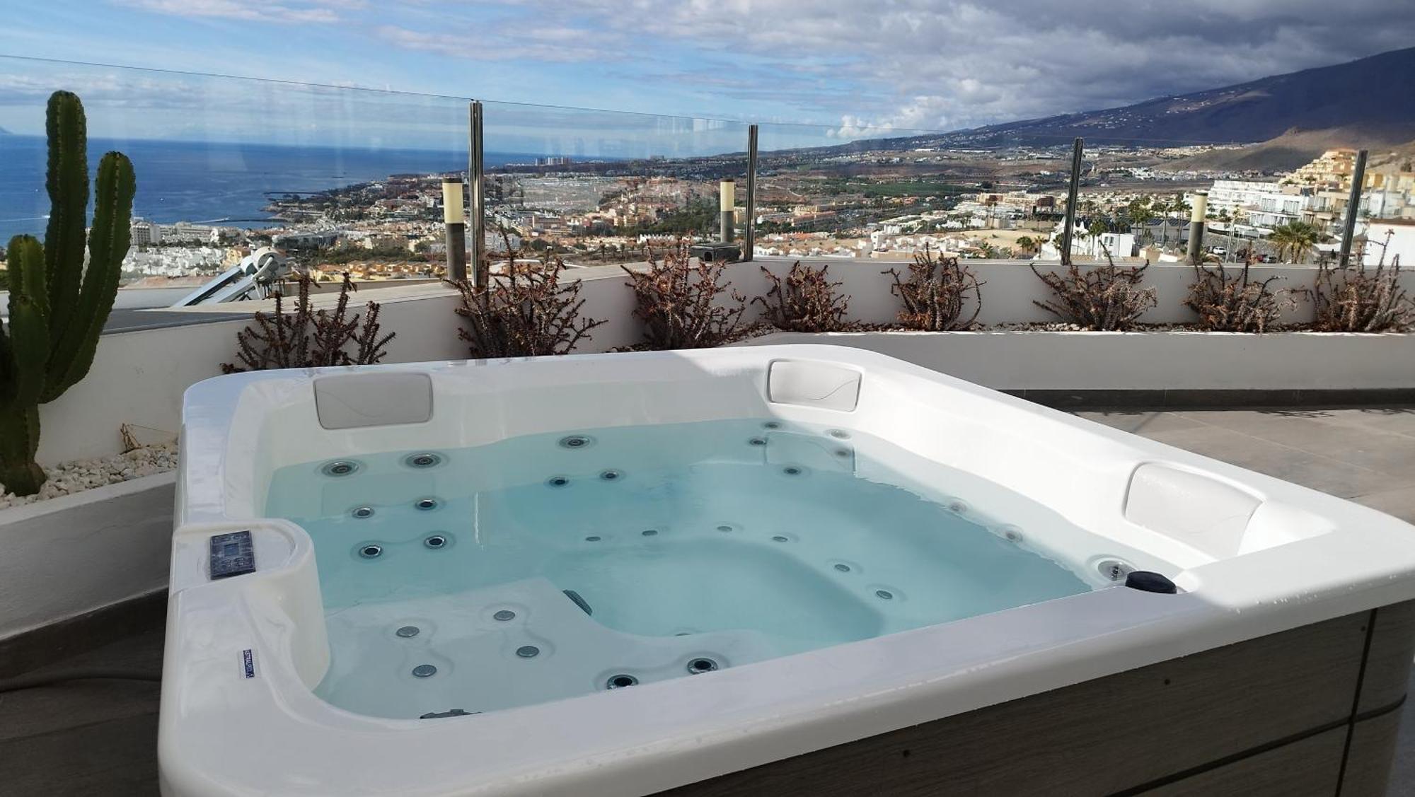 Sunset White Villa - Ocean View, Jakuzzi, Heated Pool, Air-Conditioning, Grill Playa de las Americas  Bagian luar foto